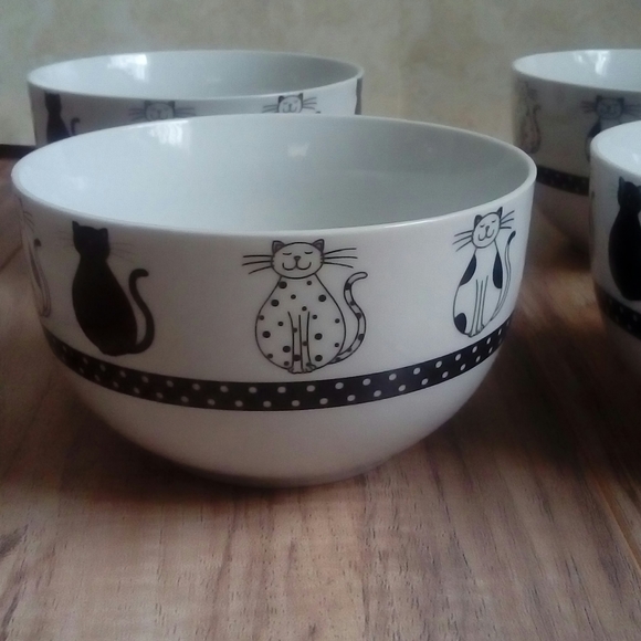 Bowls - Set of 4 - Picture 2 of 5